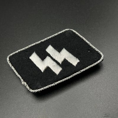 A Right Collar Tab Runic for SS Officer
