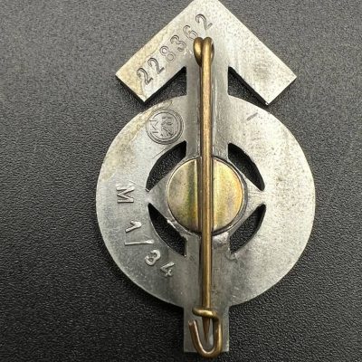 Hitler Youth Sport Badge in Silver. M1/34