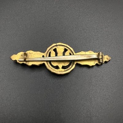 Front Flight Clasp for Fighter-Bombers in Gold