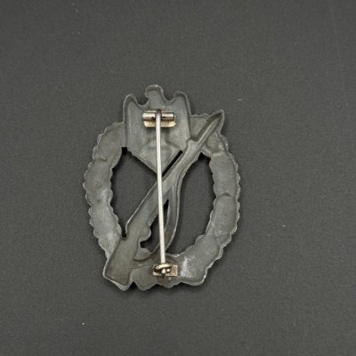 Infantry Assault Badge in Silver, Zinc, late-war variant