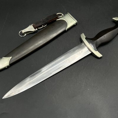 SS Dagger, Model 1933. (with the Röhm dedication ground off). [Richard Albrecht Herder].